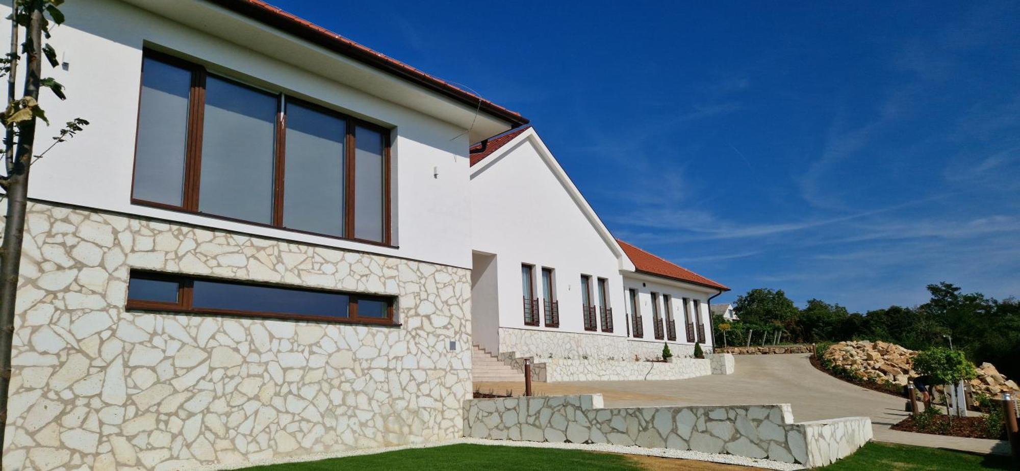 Zeta Wine & Villa *